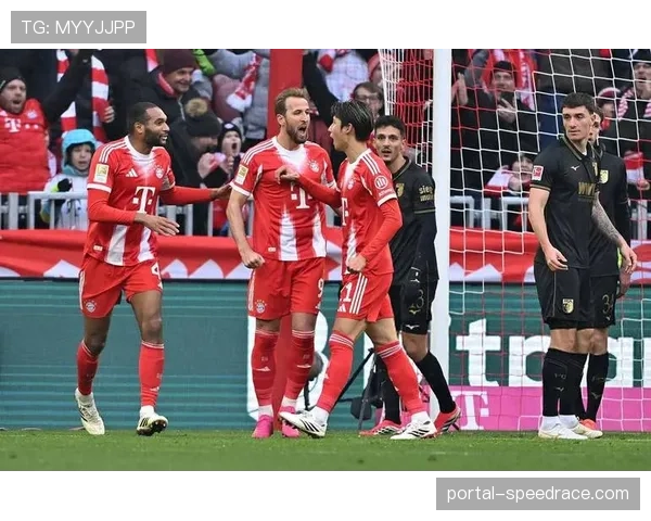 特写：在替补席上学习——18岁门将首次进入拜仁大名单的24小时